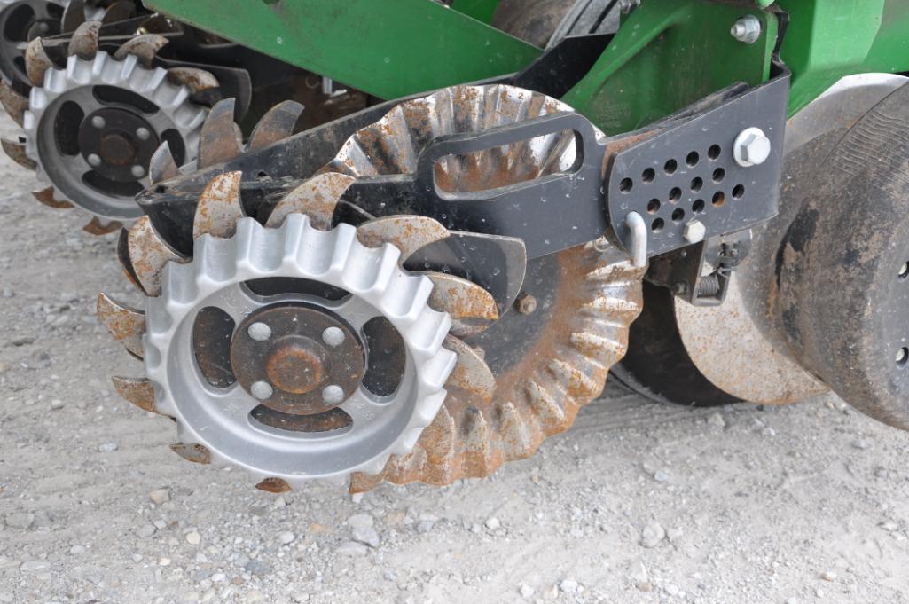 2013 John Deere 1760 12 row 30" planter