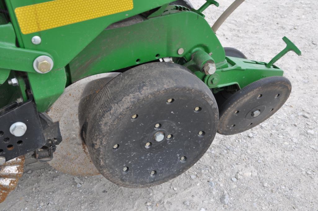 2013 John Deere 1760 12 row 30" planter