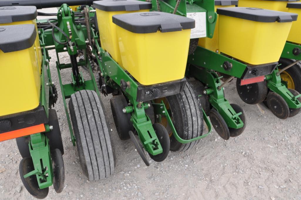2013 John Deere 1760 12 row 30" planter