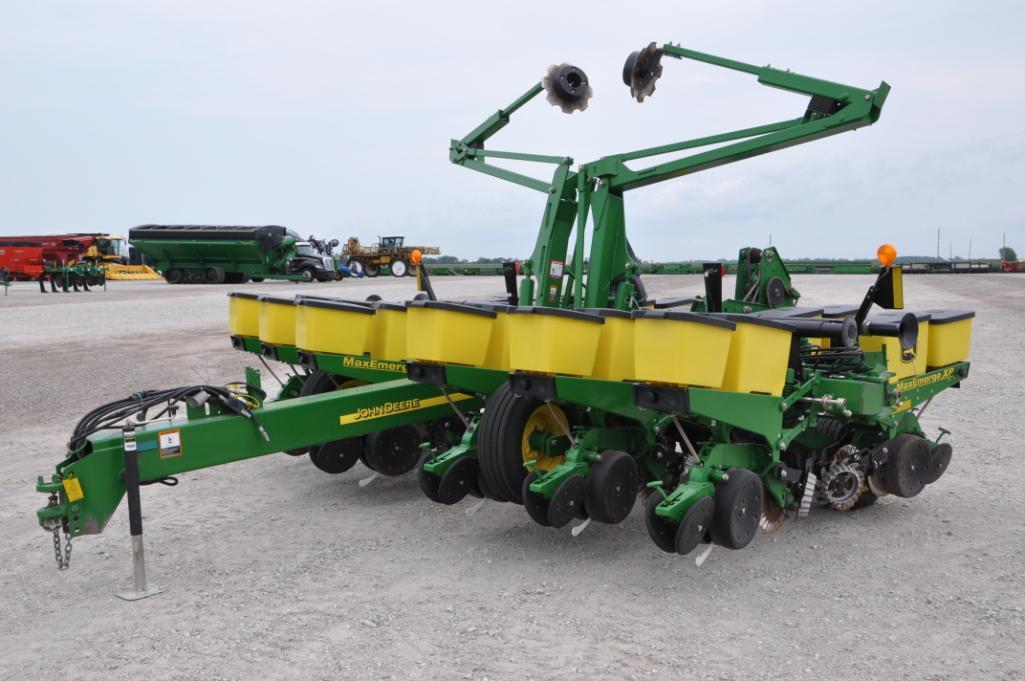 2013 John Deere 1760 12 row 30" planter