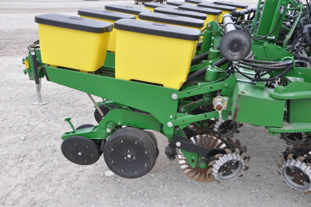 2013 John Deere 1760 12 row 30" planter