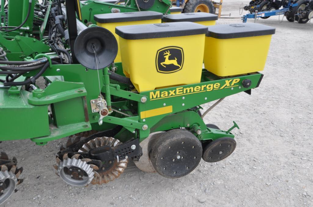 2013 John Deere 1760 12 row 30" planter