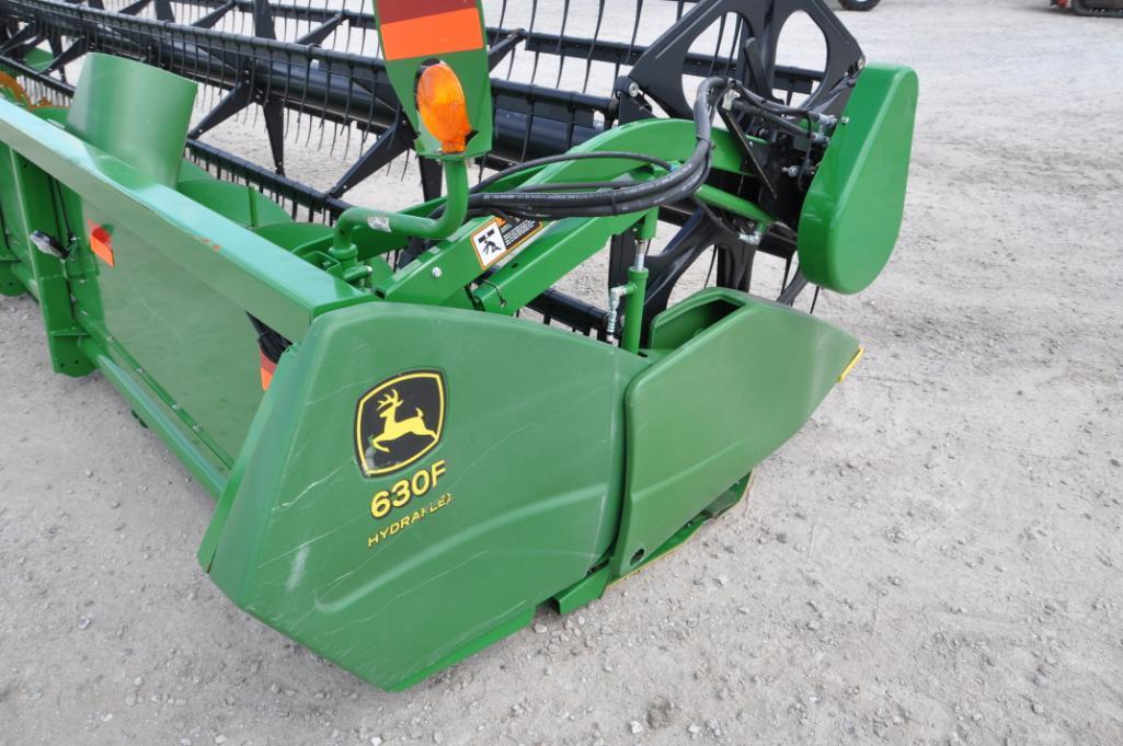 John Deere 630F 30' grain platform