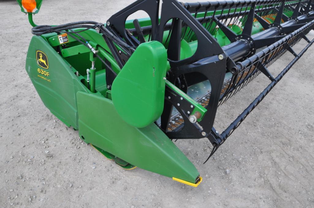 John Deere 630F 30' grain platform