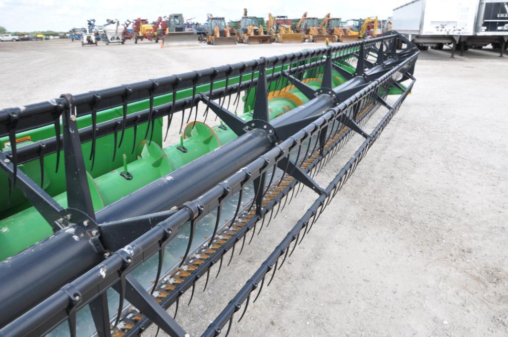 John Deere 630F 30' grain platform