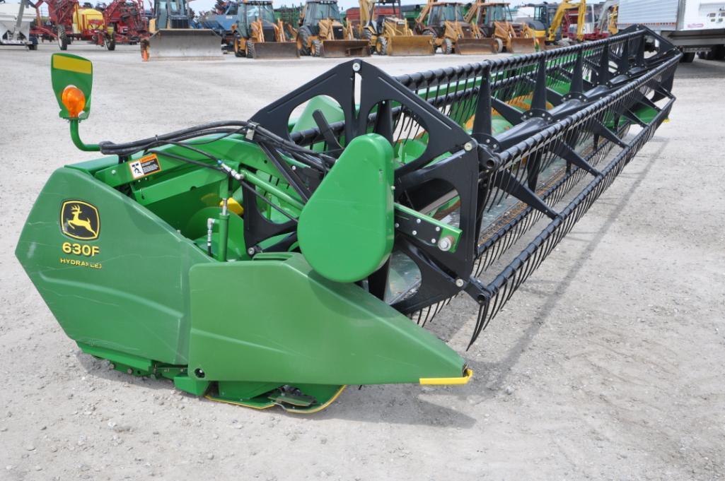 John Deere 630F 30' grain platform