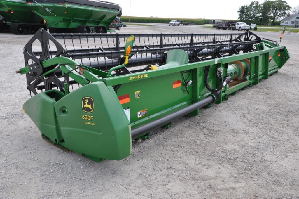 John Deere 630F 30' grain platform