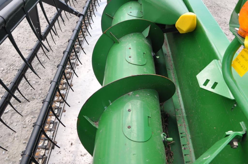 John Deere 630F 30' grain platform