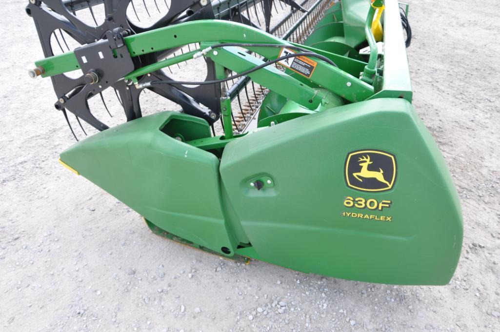 John Deere 630F 30' grain platform
