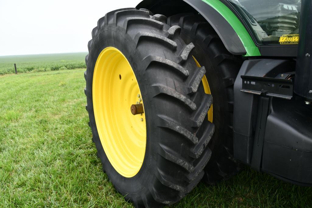 2013 John Deere 8285R MFWD tractor