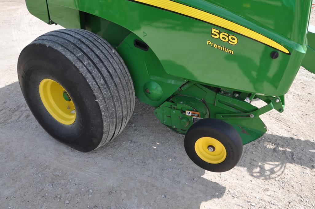2014 John Deere 569 Premium round baler