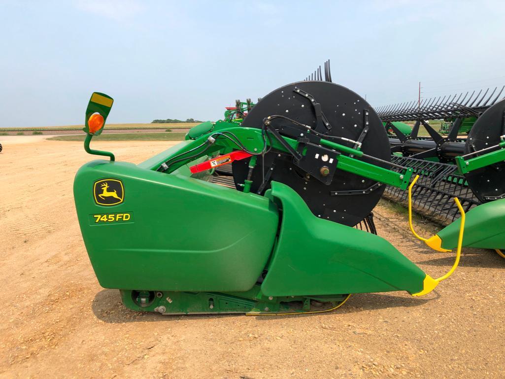 2019 John Deere 745FD 45' flex draper head