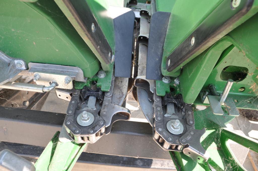 2019 John Deere 708C 8 row 30" corn head