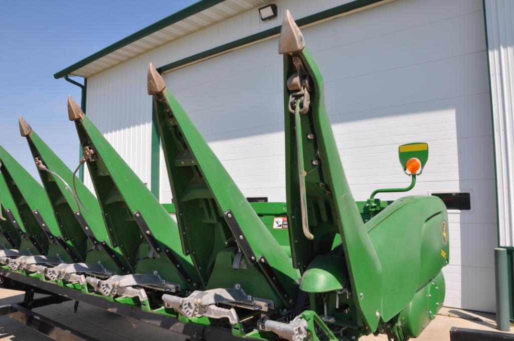 2019 John Deere 708C 8 row 30" corn head