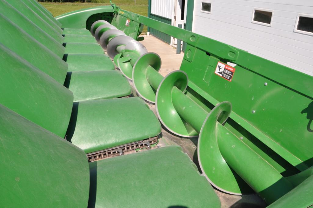 2019 John Deere 708C 8 row 30" corn head