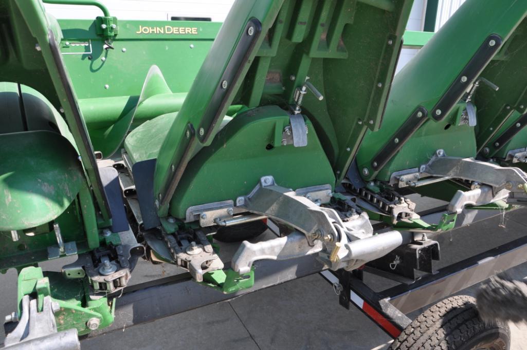 2019 John Deere 708C 8 row 30" corn head