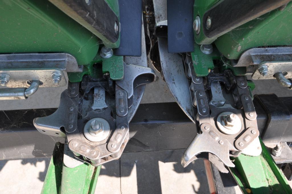 2019 John Deere 708C 8 row 30" corn head
