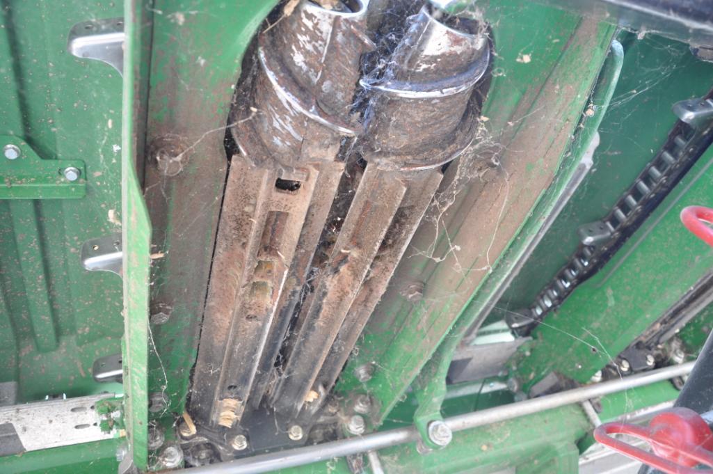 2019 John Deere 708C 8 row 30" corn head