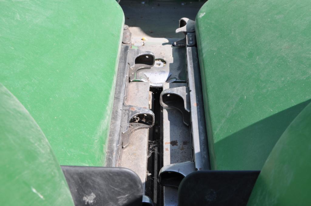 2019 John Deere 708C 8 row 30" corn head