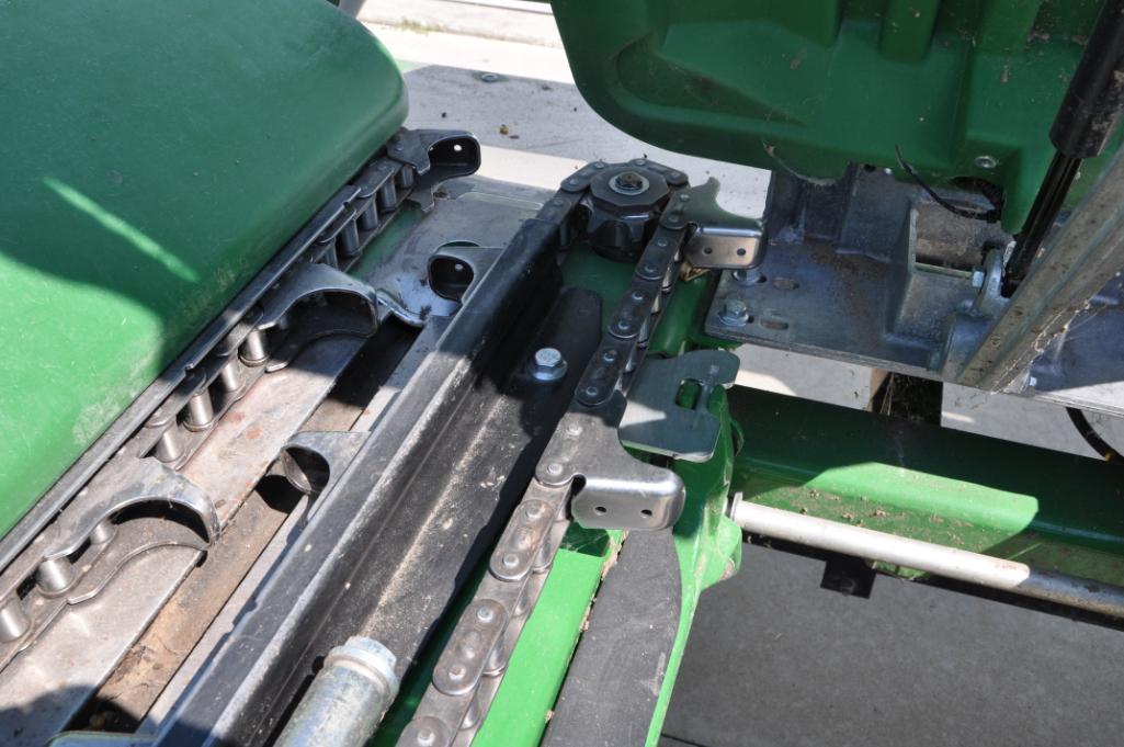 2019 John Deere 708C 8 row 30" corn head