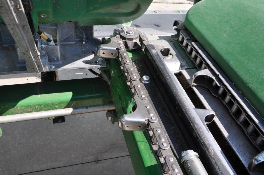 2019 John Deere 708C 8 row 30" corn head