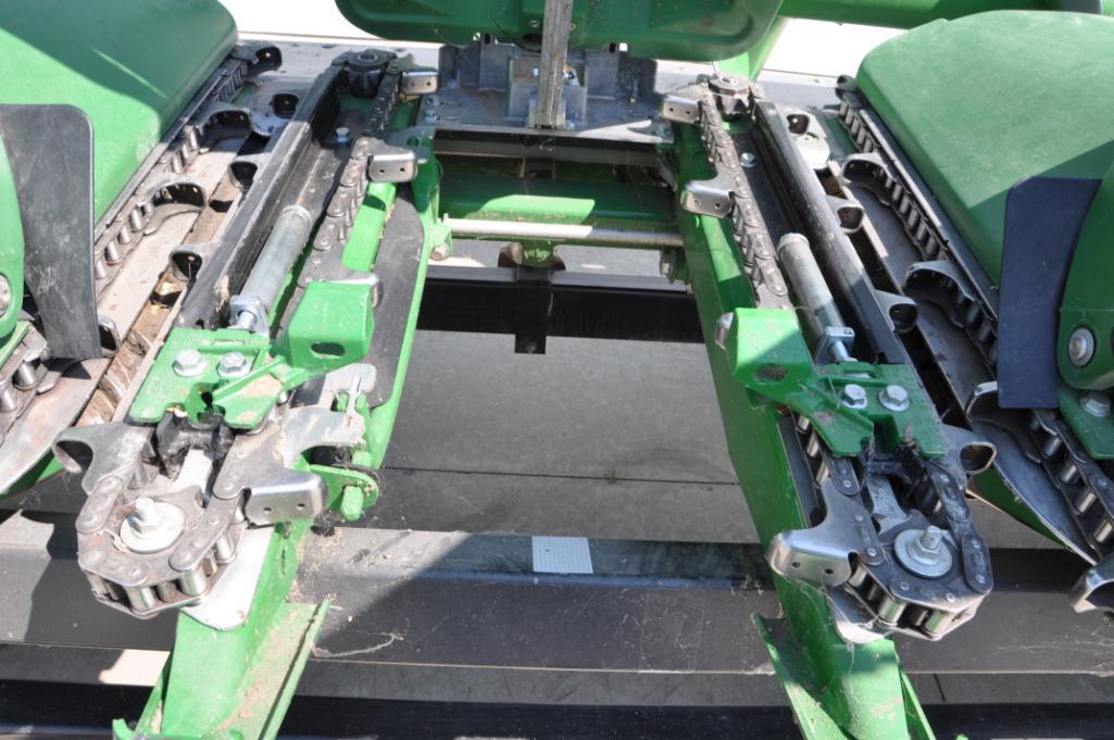 2019 John Deere 708C 8 row 30" corn head