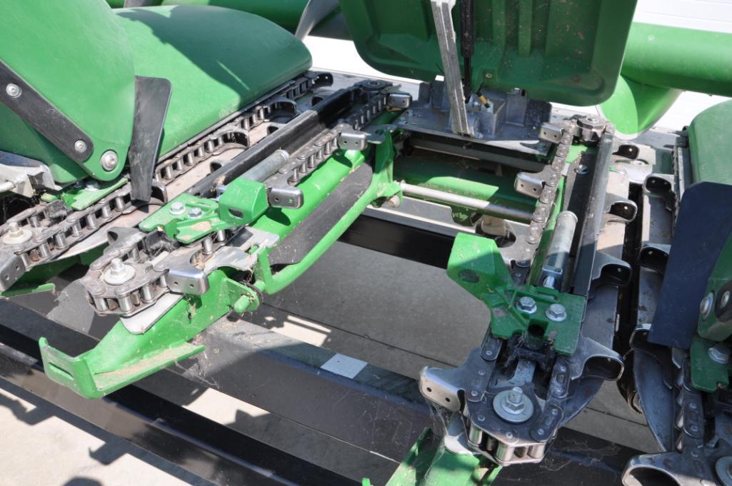 2019 John Deere 708C 8 row 30" corn head