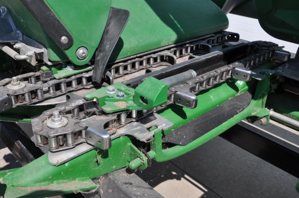2019 John Deere 708C 8 row 30" corn head