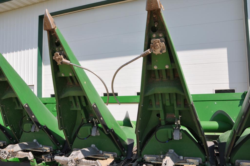 2019 John Deere 708C 8 row 30" corn head