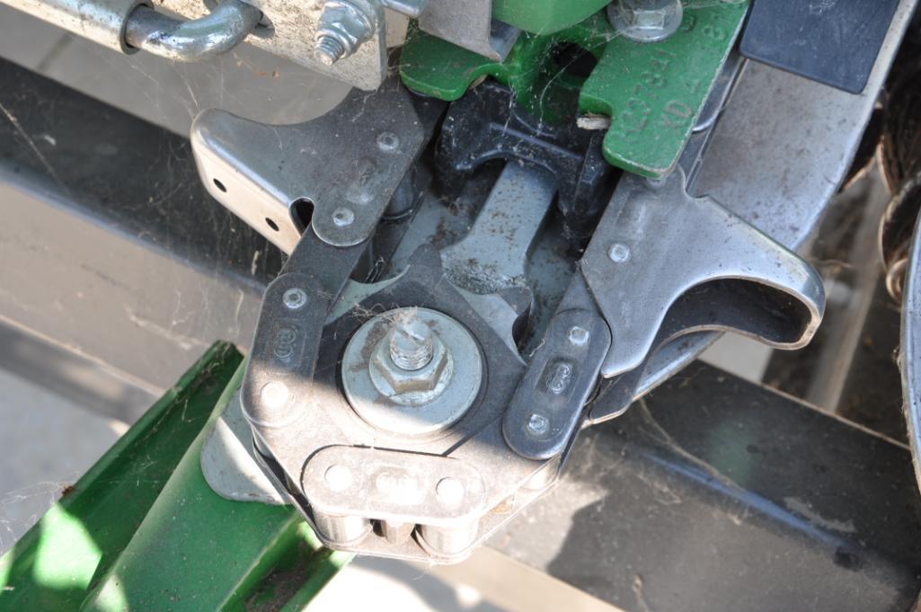 2019 John Deere 708C 8 row 30" corn head