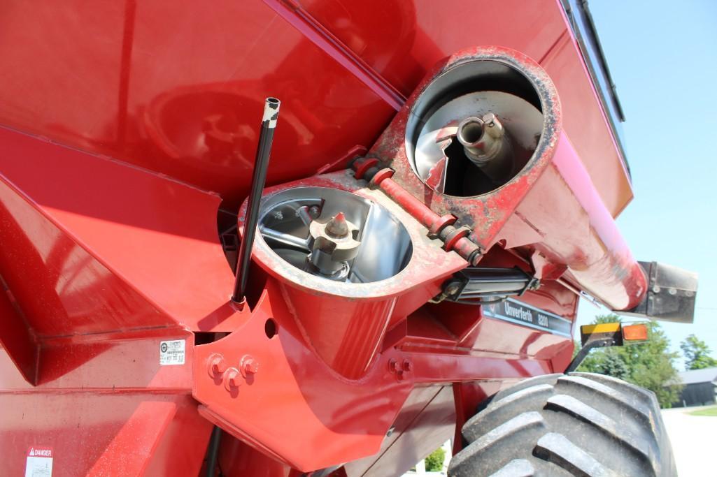Unverferth 8200 grain cart