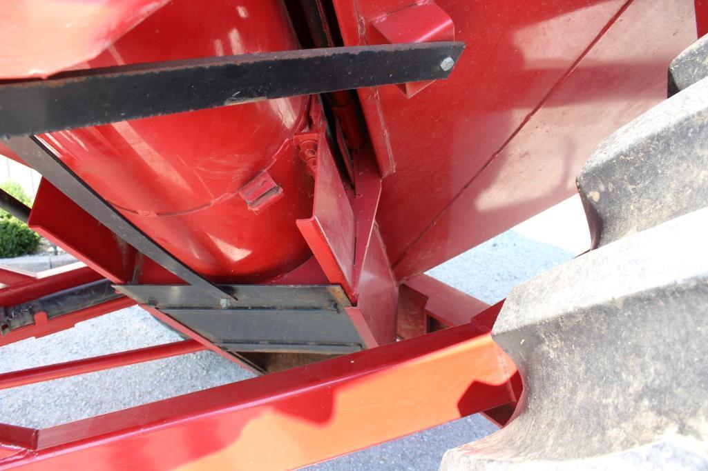 Unverferth 8200 grain cart