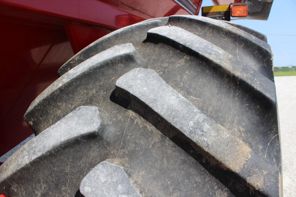 Unverferth 8200 grain cart