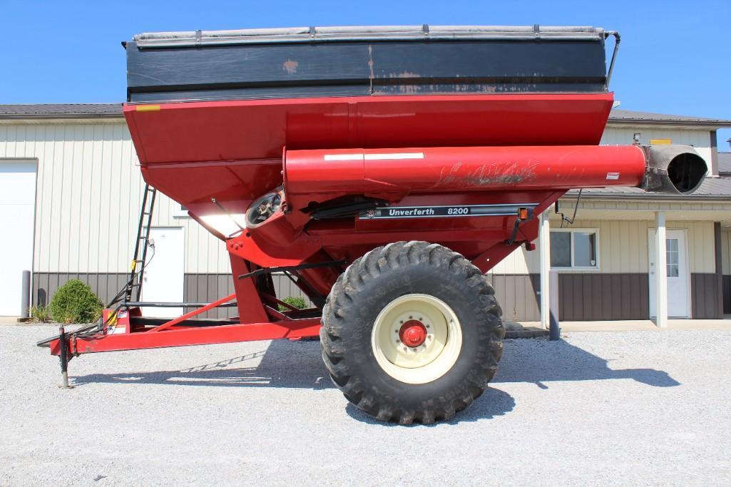 Unverferth 8200 grain cart