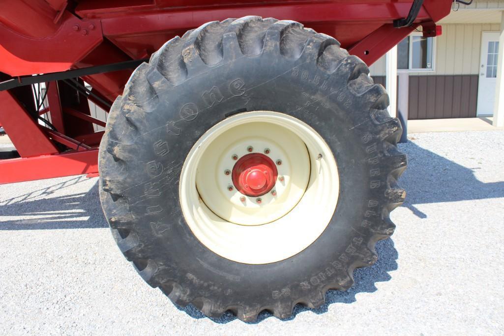 Unverferth 8200 grain cart