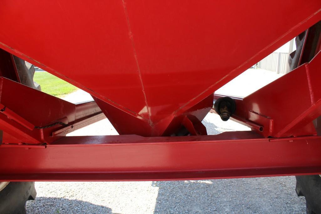 Unverferth 8200 grain cart