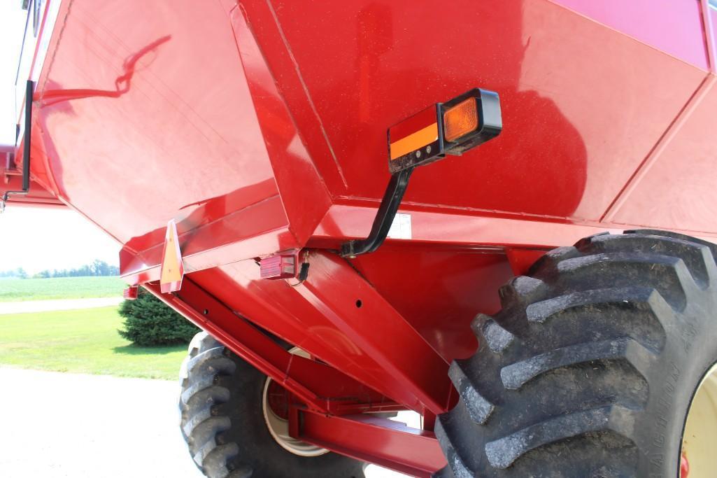 Unverferth 8200 grain cart