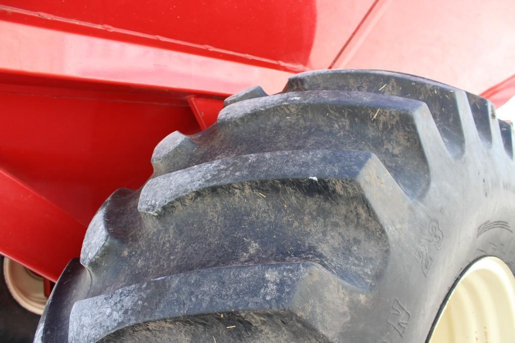 Unverferth 8200 grain cart