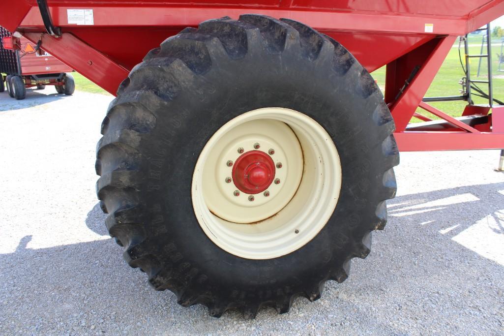 Unverferth 8200 grain cart