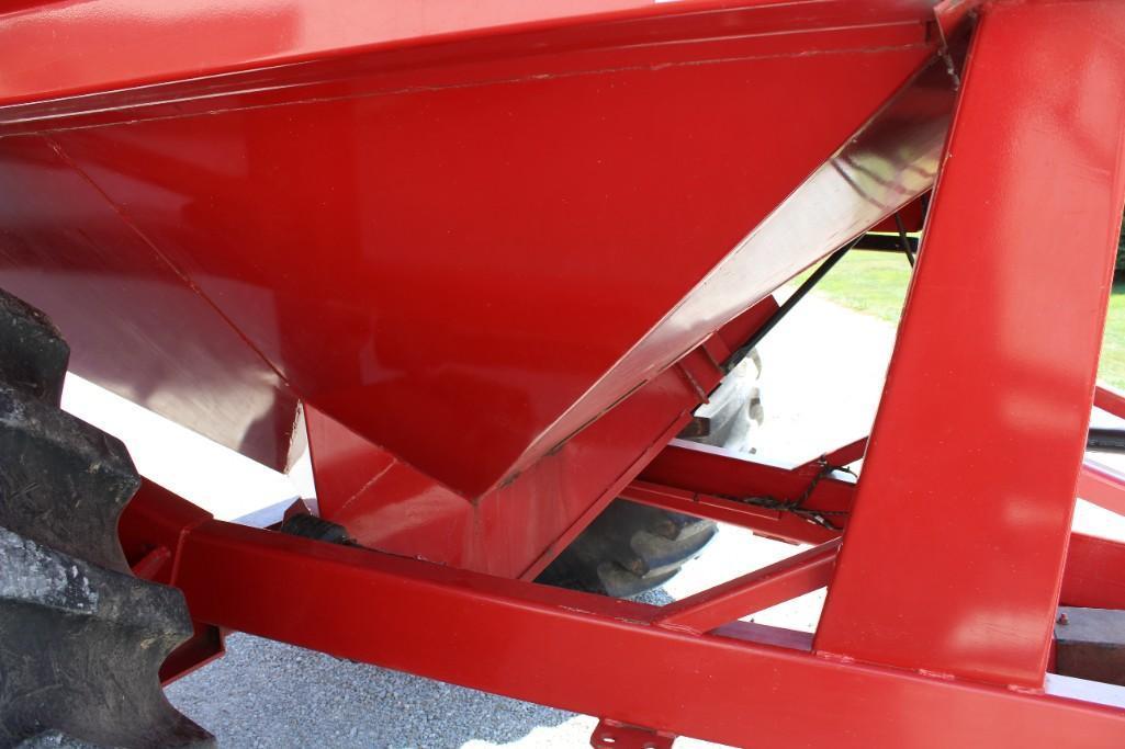 Unverferth 8200 grain cart