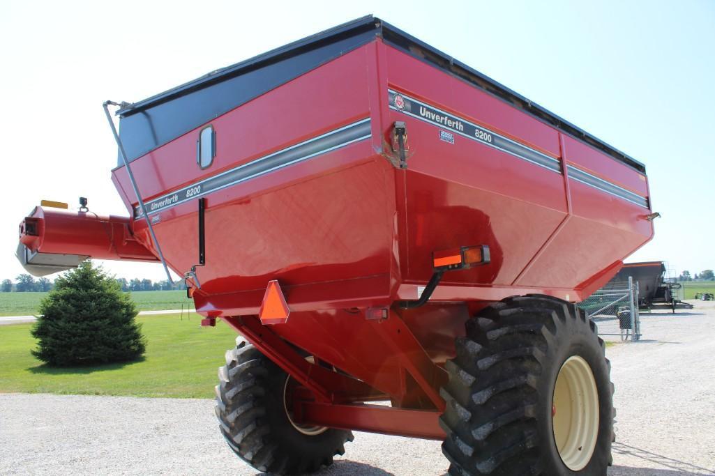 Unverferth 8200 grain cart