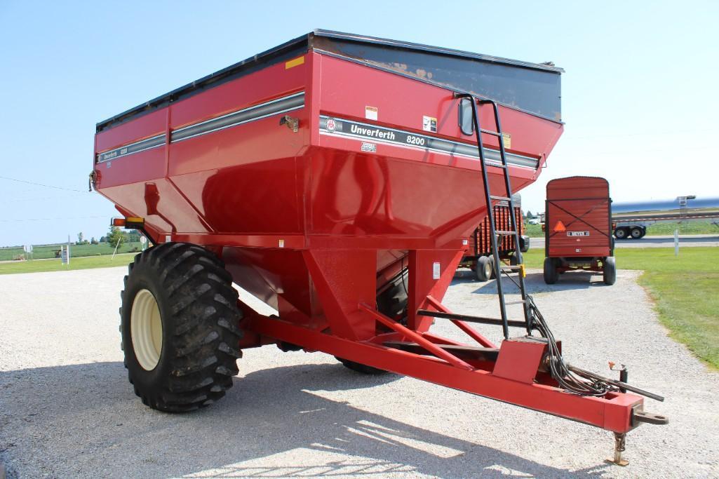 Unverferth 8200 grain cart