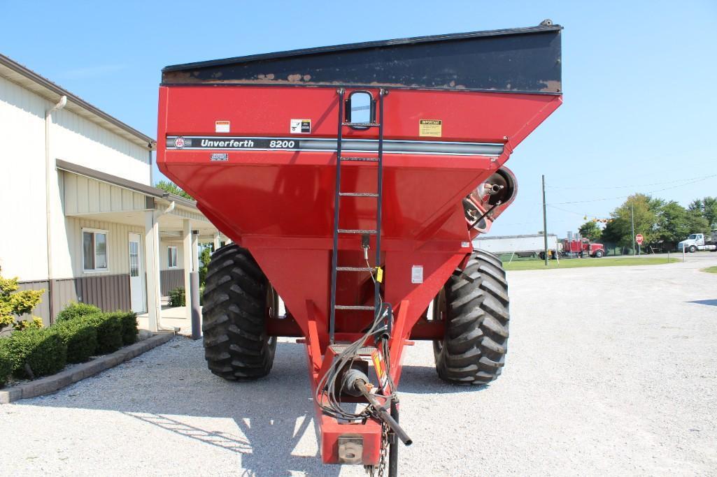 Unverferth 8200 grain cart