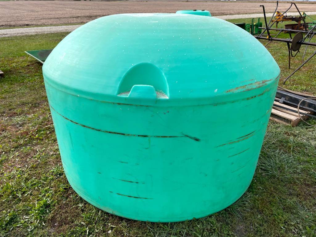 1,200 gal. poly tank