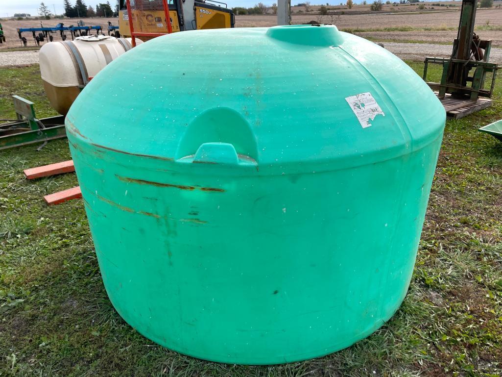 1,200 gal. poly tank