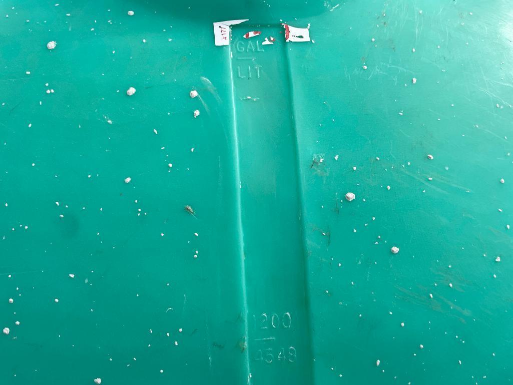 1,200 gal. poly tank