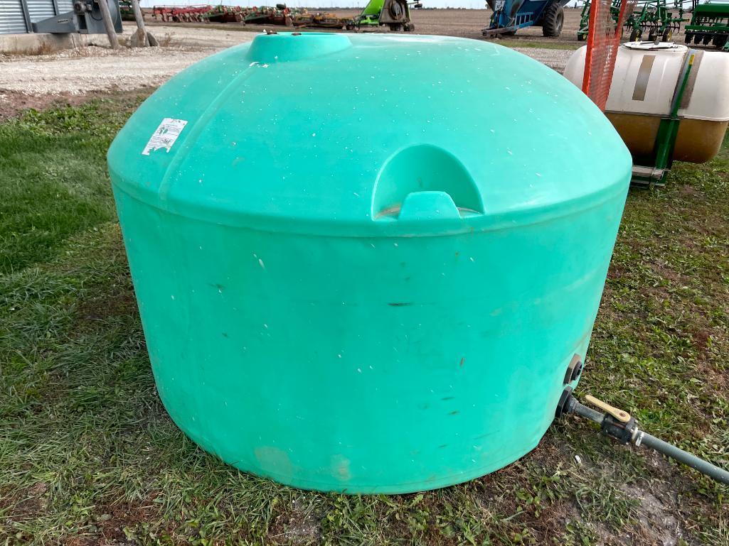 1,200 gal. poly tank