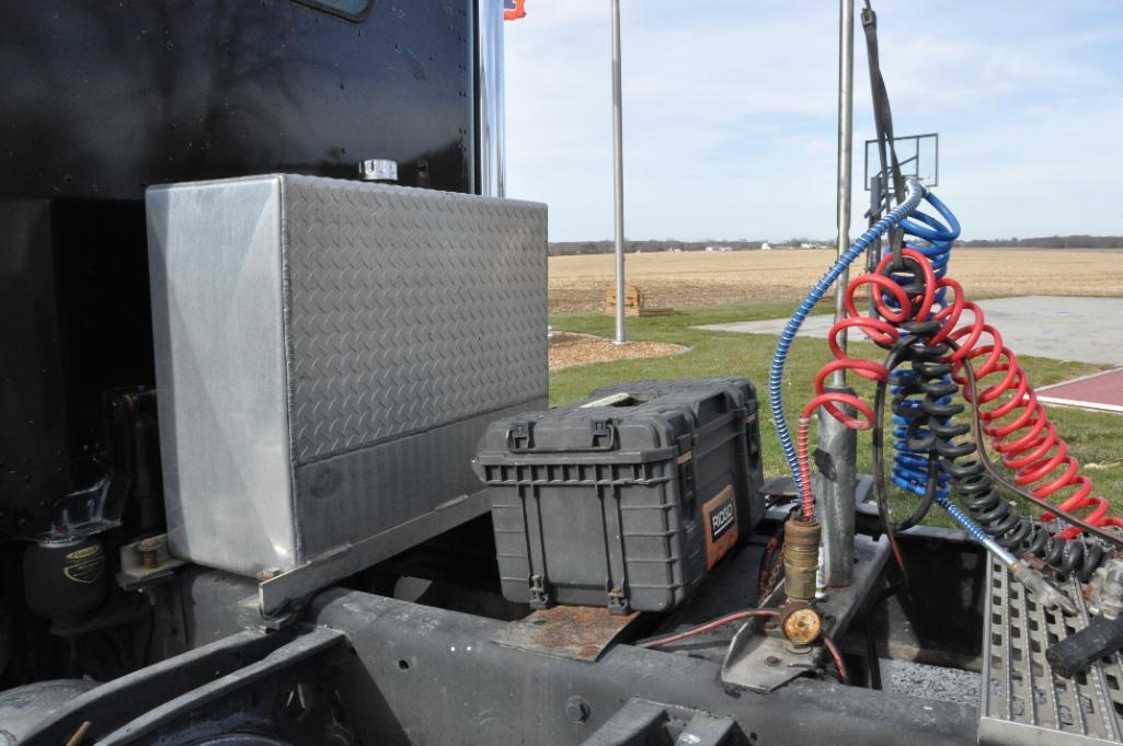 1996 Peterbilt 379 day cab semi