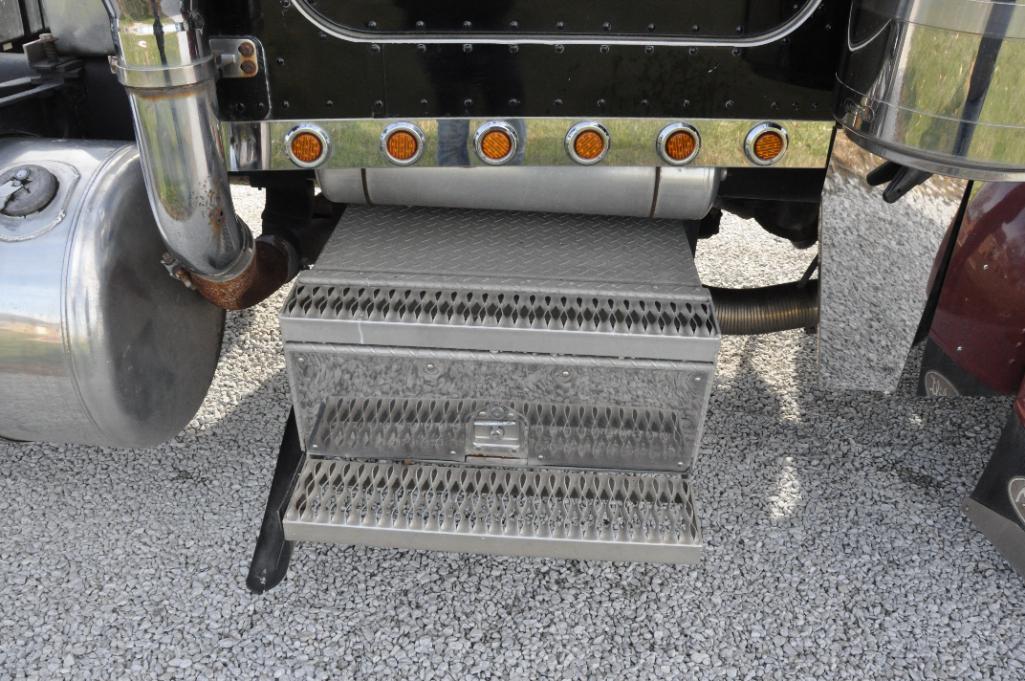 1996 Peterbilt 379 day cab semi