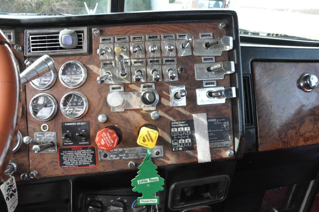 1996 Peterbilt 379 day cab semi